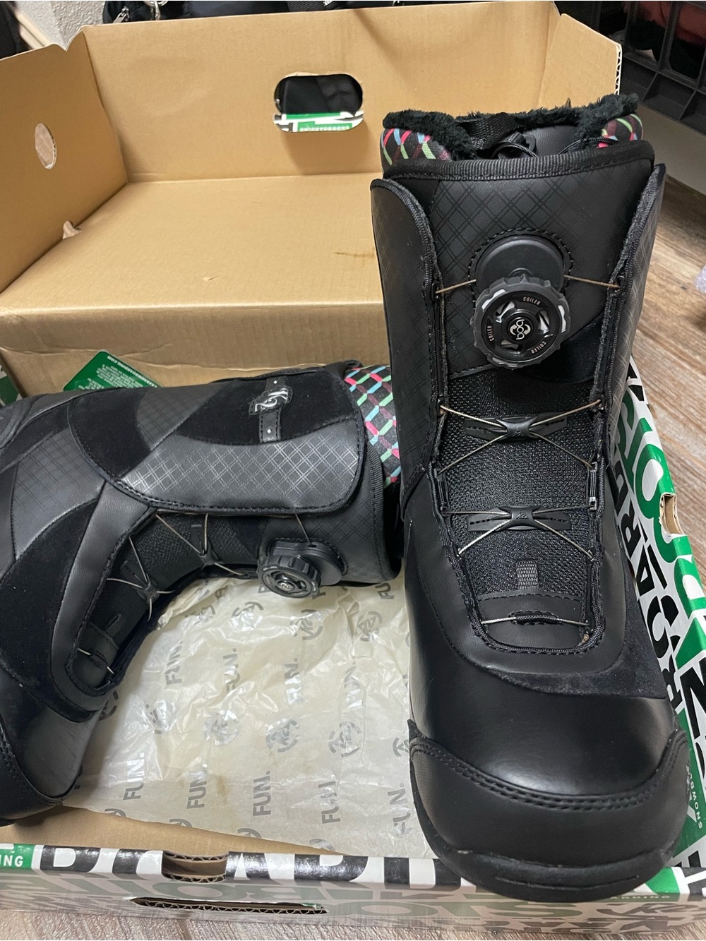 Burton K2 Black Snowboard Boots with Patterned Trim - Picture 4 of 6